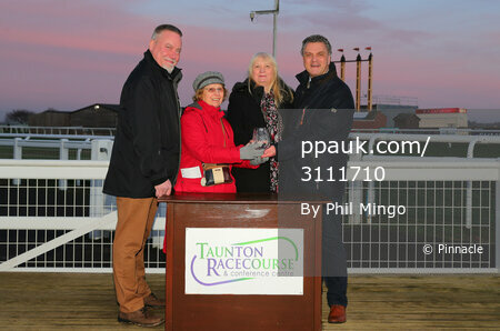 Taunton Races, Taunton, UK - 18 Jan 2020