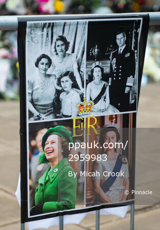 Queen Elizabeth II tributes, London, UK - 9 Sep 202