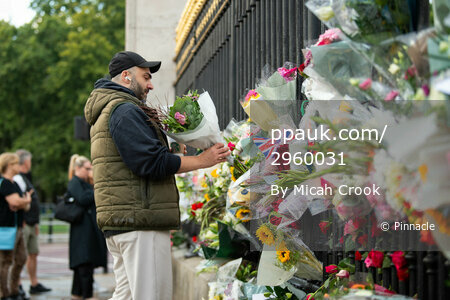 Queen Elizabeth II tributes, London, UK - 9 Sep 202