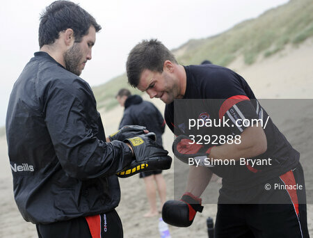 Cornish Pirates Training On Hayle Beach 180712